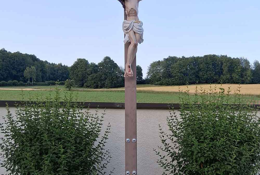 Friedhofkreuz ist erneuert