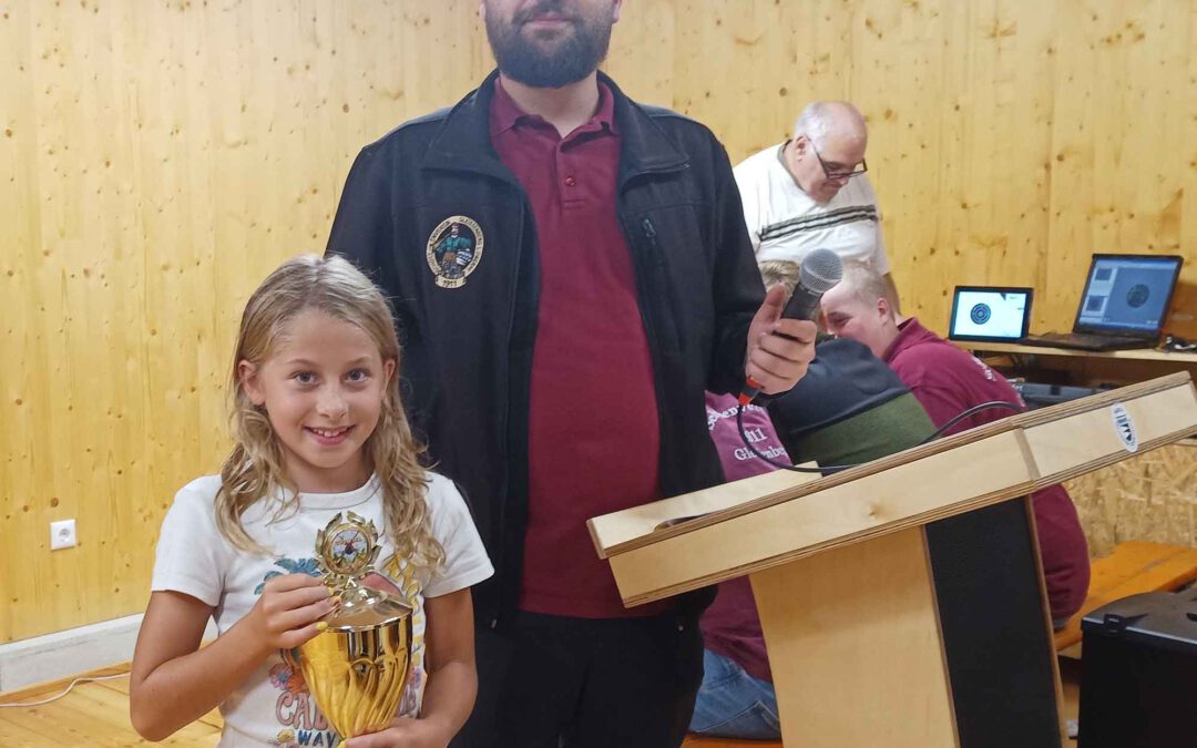 Spanferkelessen und Lichtschießen