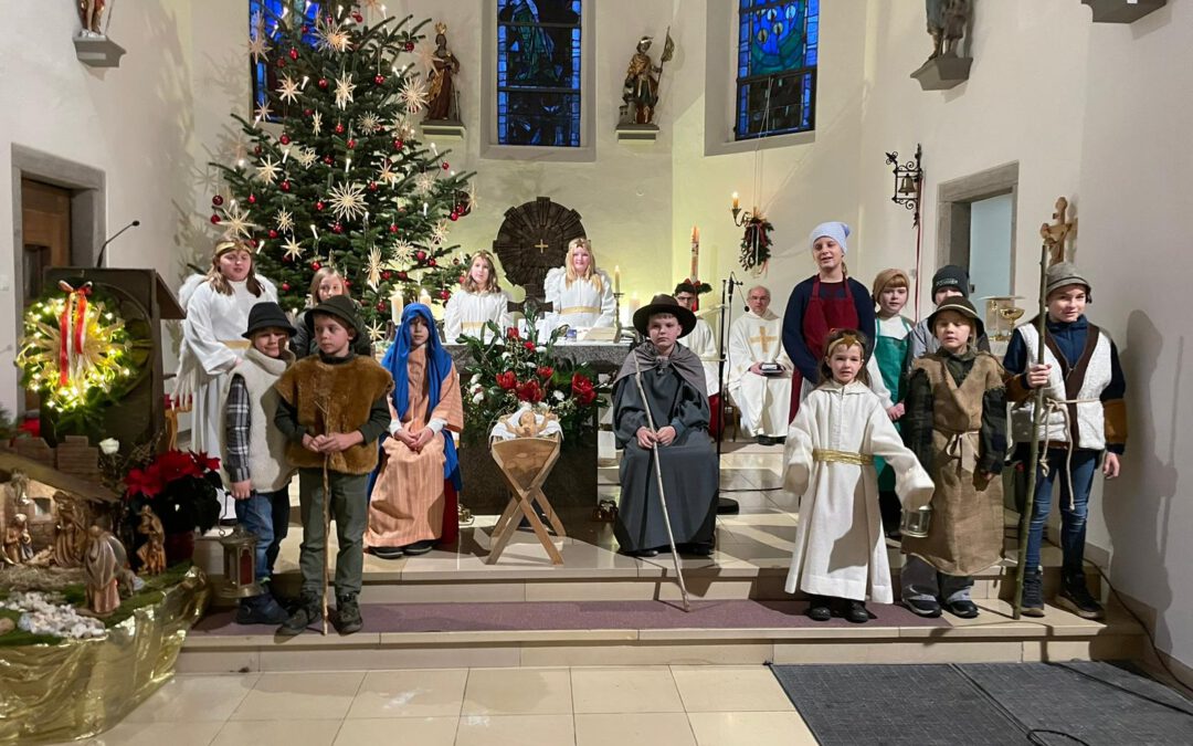 In der Pfarrei St. Bartholomäus Gleißenberg wurde bei der Christmette am Nachmittag mit Krippenspiel die Weihnachtsfesttage eröffnet.